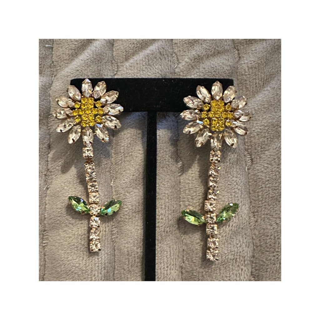 Daisy Rhinestone Earrings
